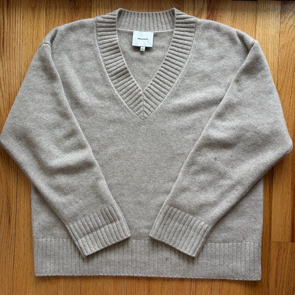 Reformation Jadey V Neck Oversized Cashmere Sweater in Barley size Small